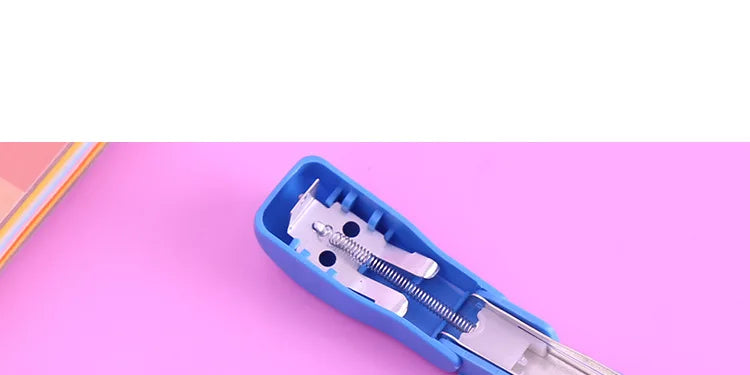 1Set Random Color Mini Size Stapler Set Solid Office Stationery Student Use For No. 10 Staples