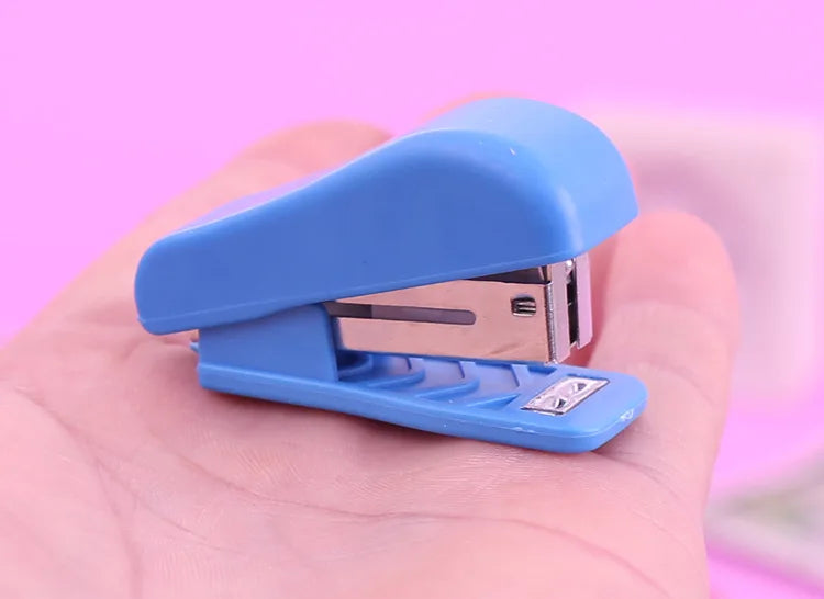 1Set Random Color Mini Size Stapler Set Solid Office Stationery Student Use For No. 10 Staples
